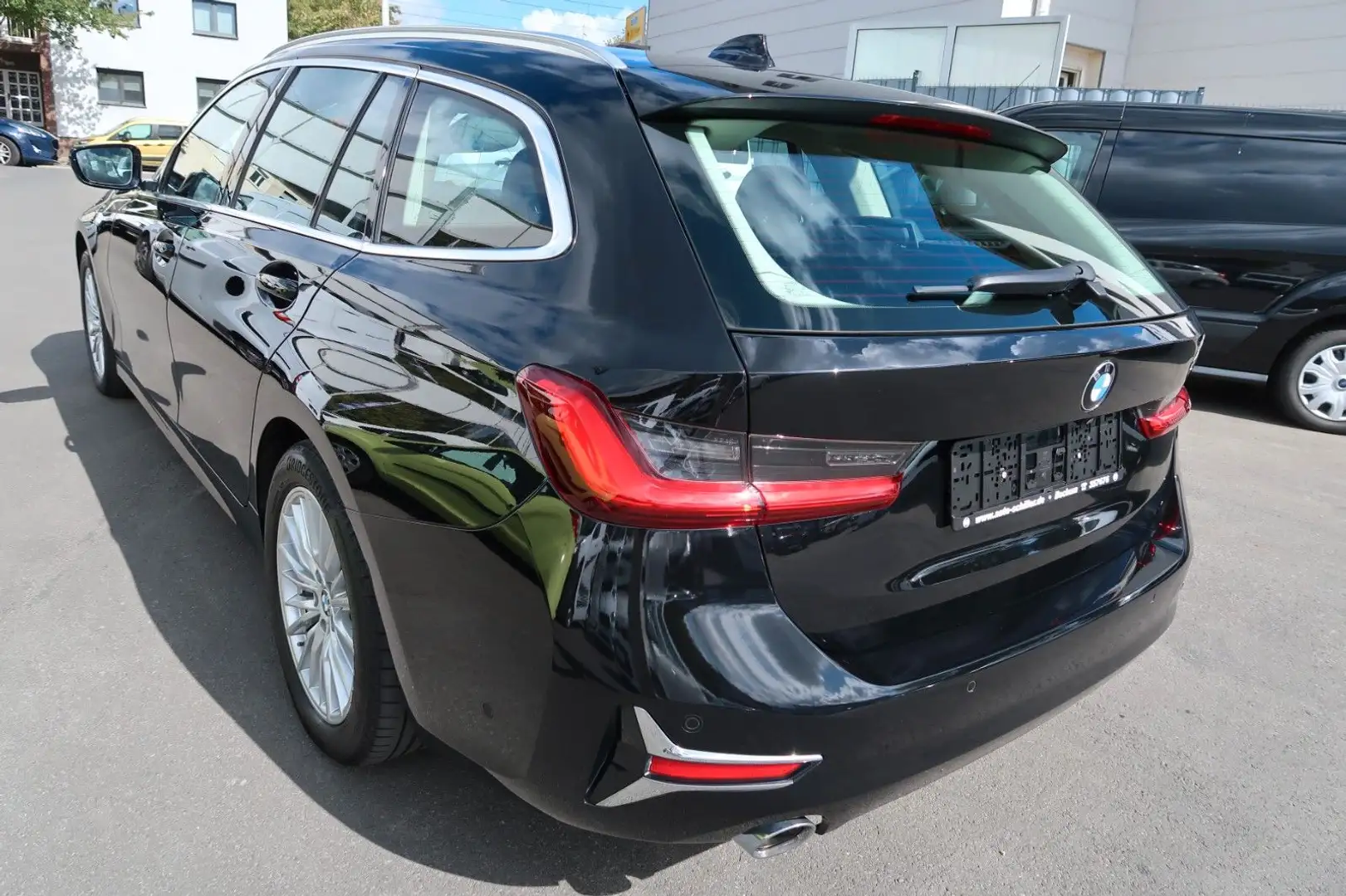 BMW 330 d xDrive Luxury Line # + Zubehör13 K Schwarz - 2