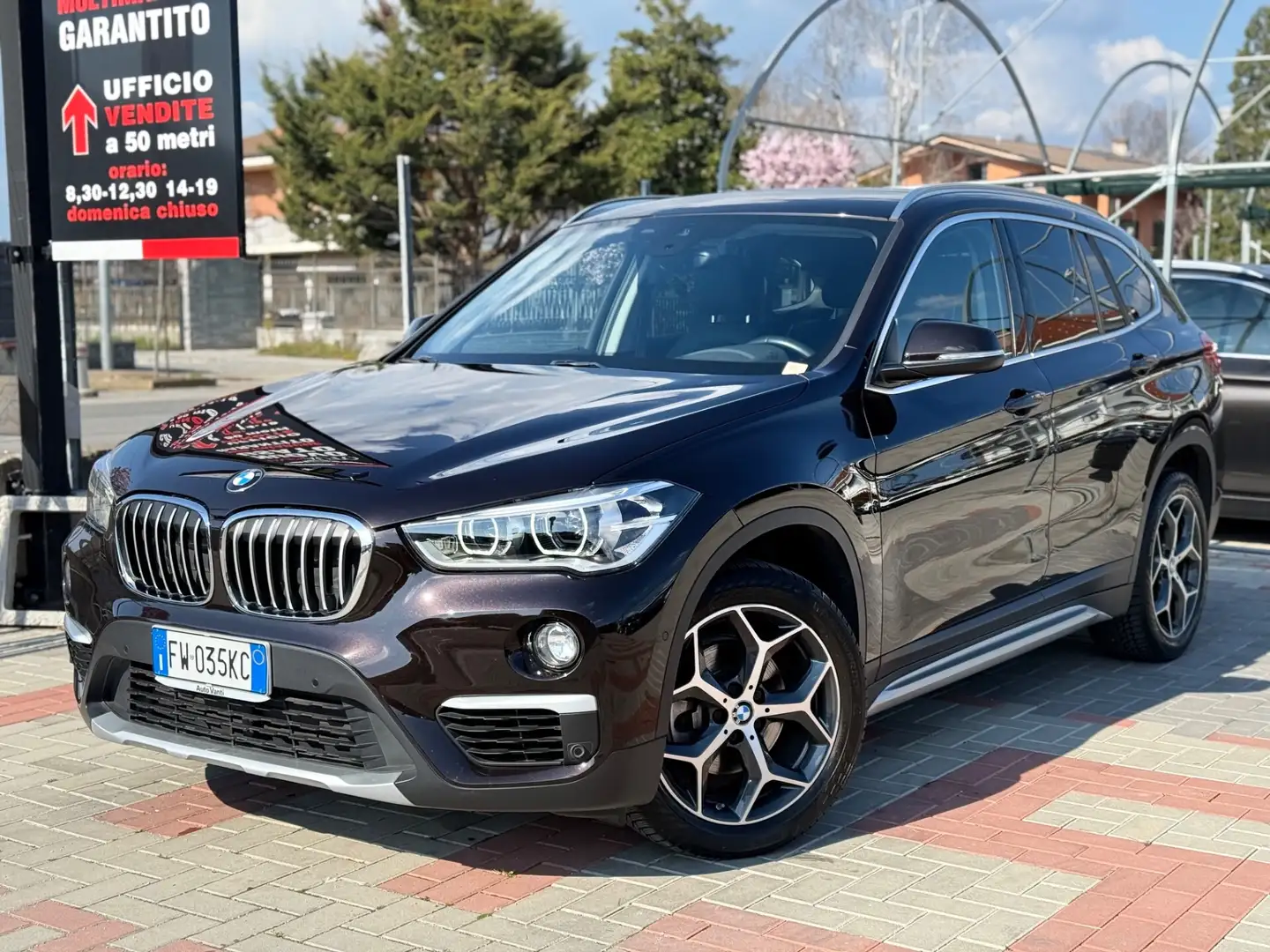BMW X1 sDrive18i xLine Brązowy - 2