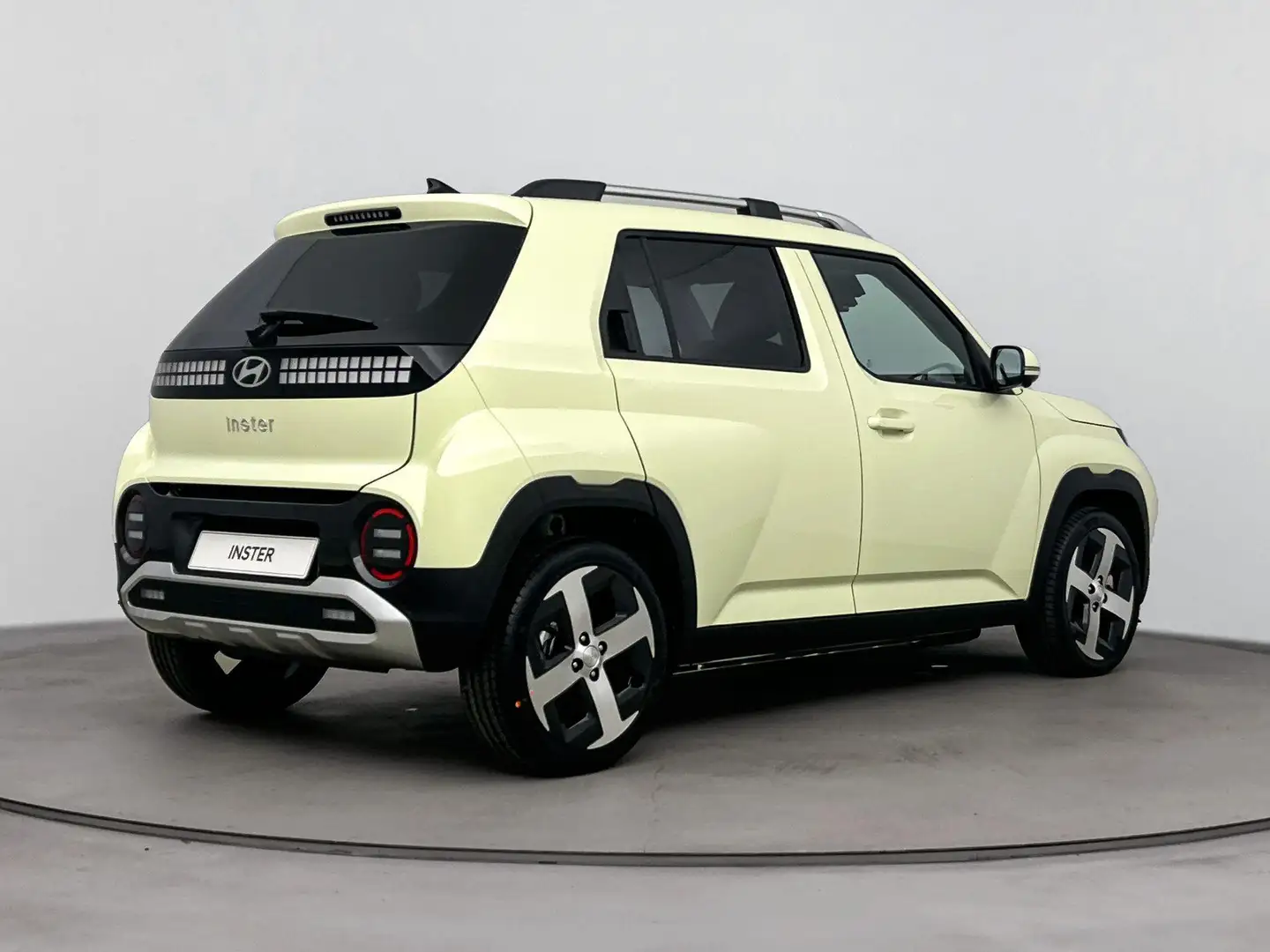 Hyundai Inster Evolve Sky Plus 49 kWh | Incl. €3200,- Inruilbonus Geel - 2