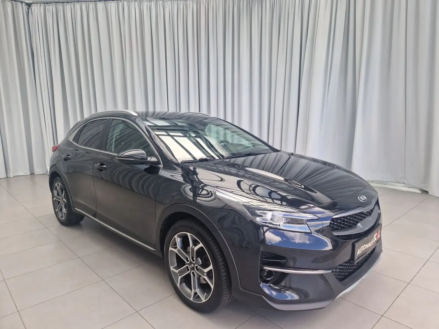 Kia XCeed Gold Matrix Black - 2