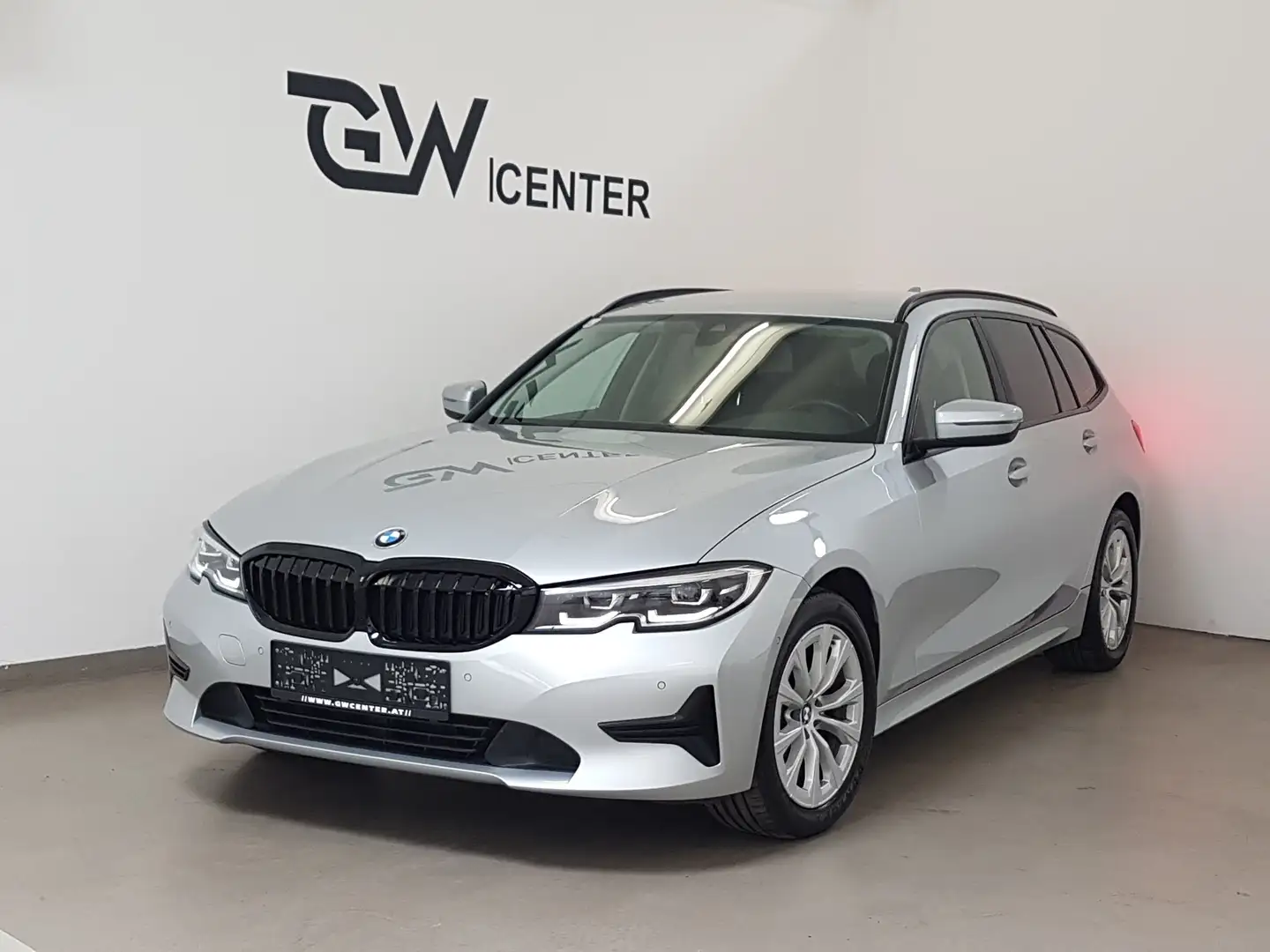 BMW 320 d xdrive Touring AHK Standheizung LED Silber - 2