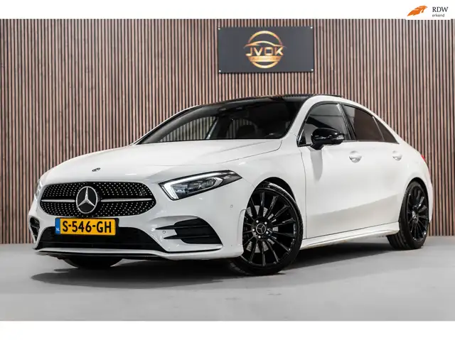 Mercedes-Benz A 220 Limo PANO LED SFEERVERLICHTING