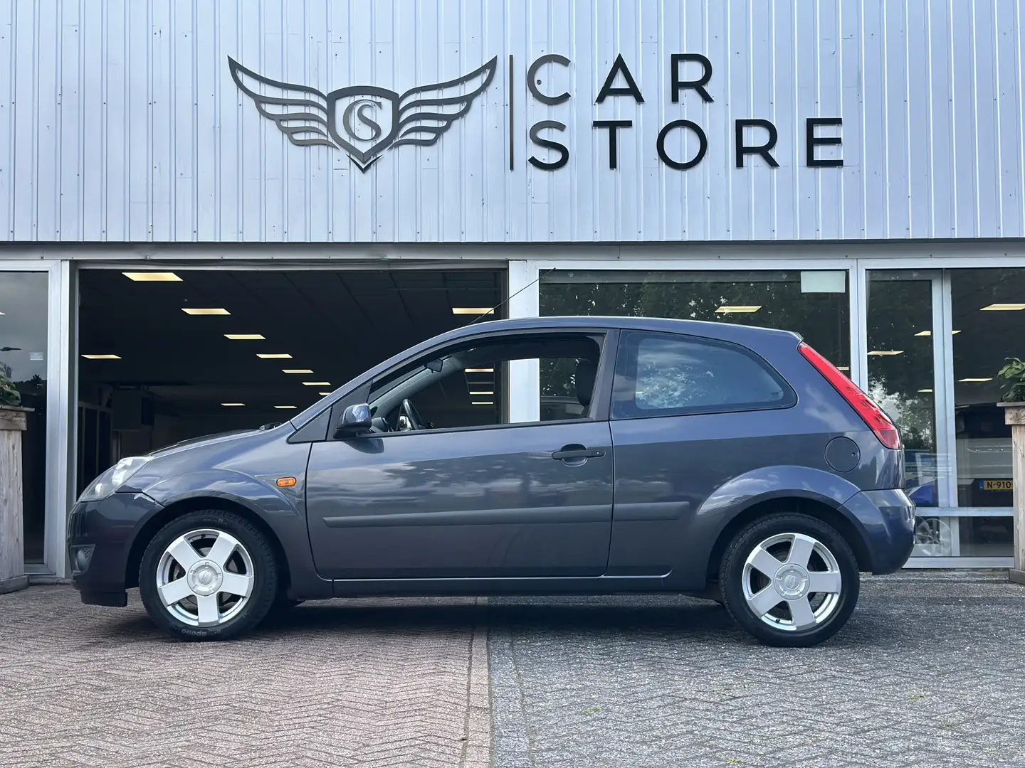Ford Fiesta 1.6-16V Futura |VERKOCHT Grijs - 2