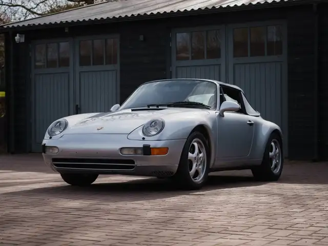 Porsche 993 Carrera 3.6 Cabrio - Artic Silver Metallic - Tiptr