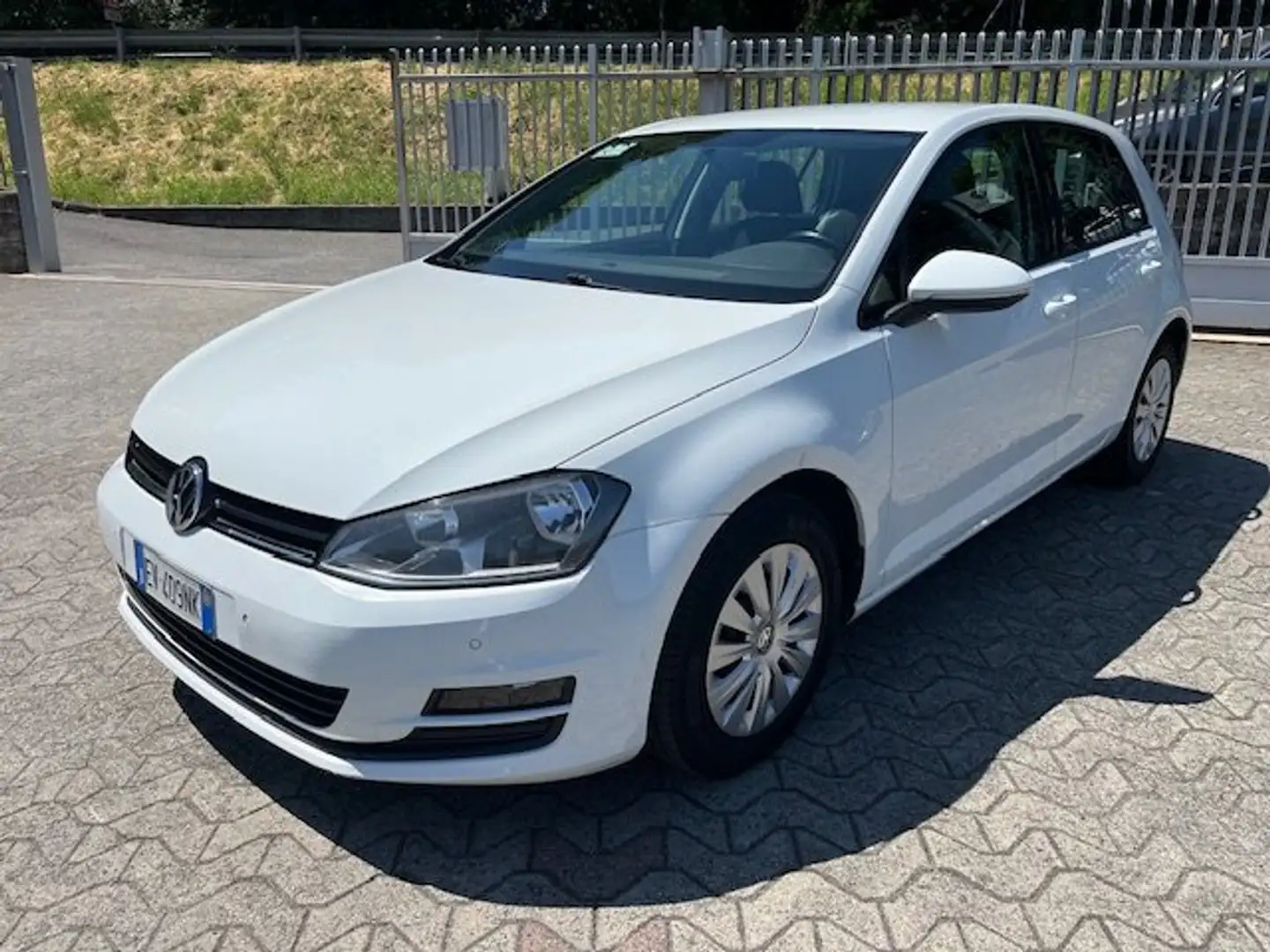 Volkswagen Golf 1.6 TDI Tech&Sound "OK Neopatentati" Bianco - 2