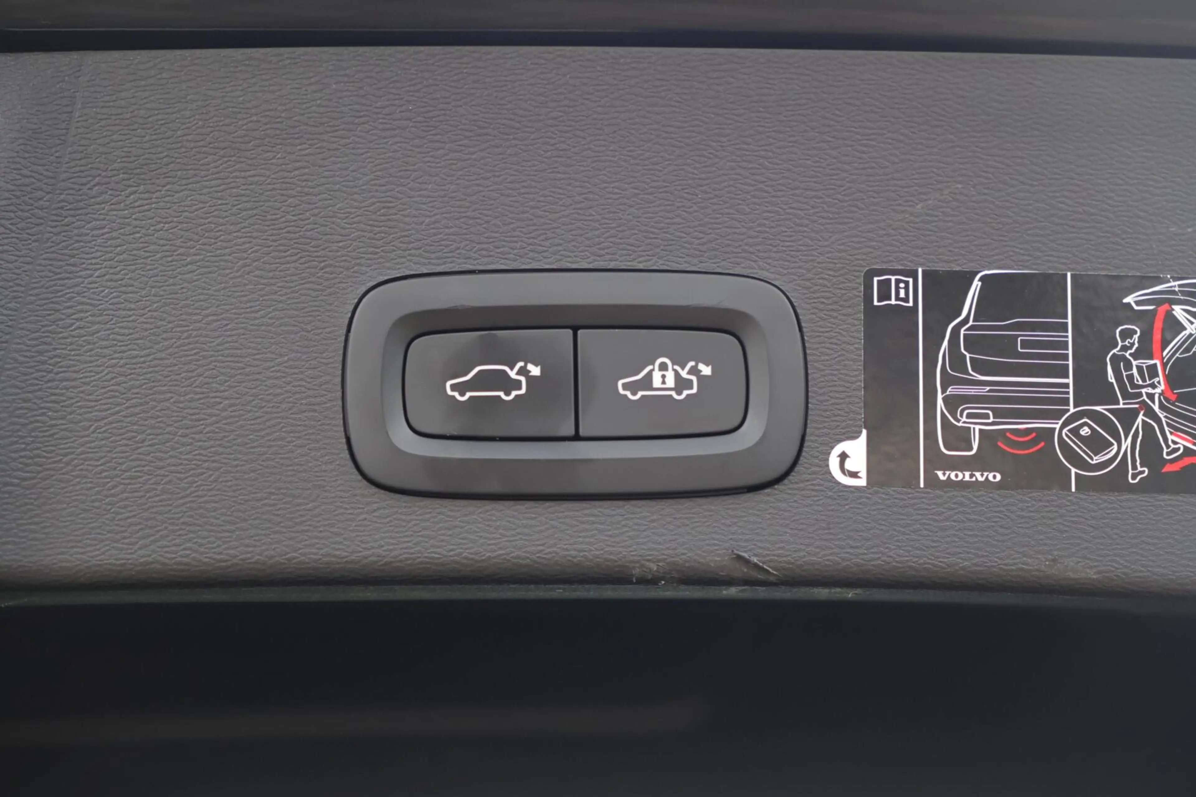 Volvo XC40 T4 Momentum | Stoelverwarming | Trekhaak | Parkeer — photo 12