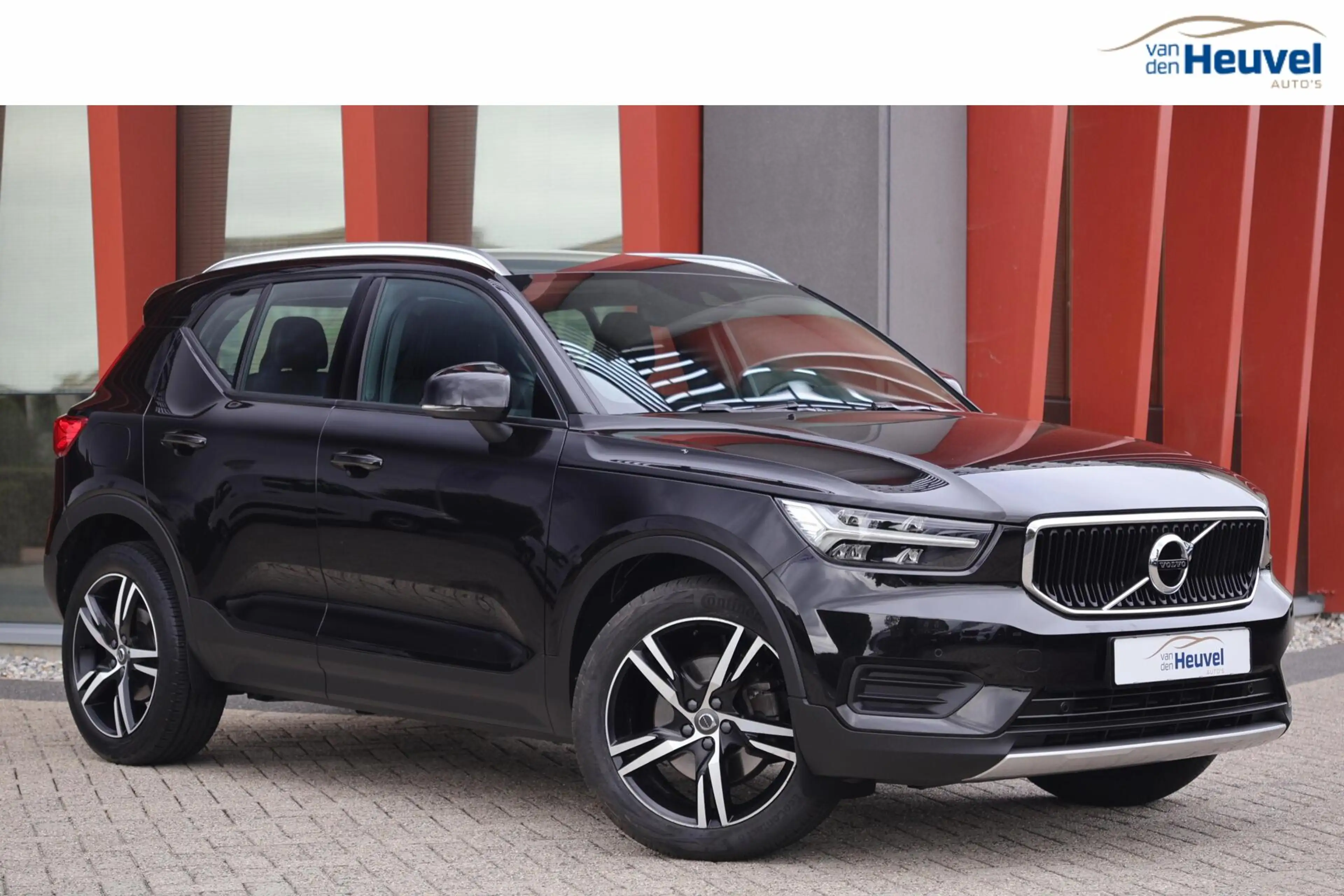 Volvo XC40 T4 Momentum | Stoelverwarming | Trekhaak | Parkeer