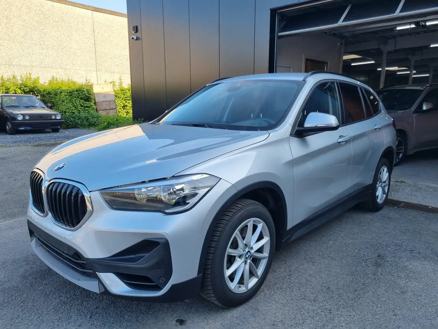 BMW X1 2.0i sDrive20 - 192 HP- Advantage line - [TVA/BTW] Gris - 1