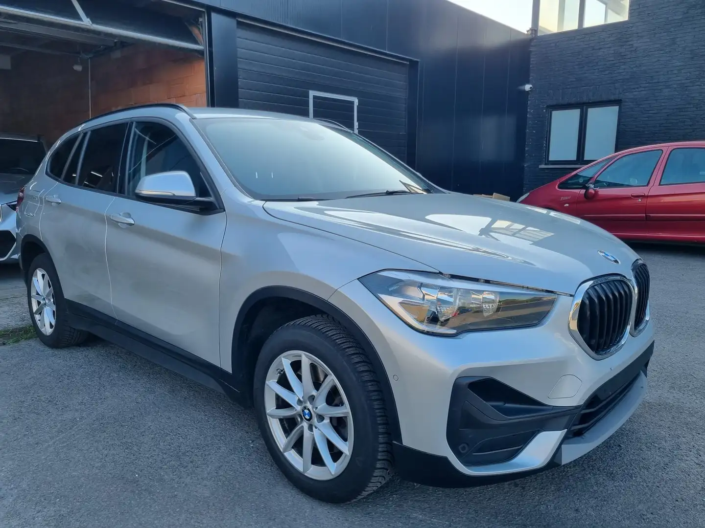 BMW X1 2.0i sDrive20 - 192 HP- Advantage line - [TVA/BTW] Gris - 2