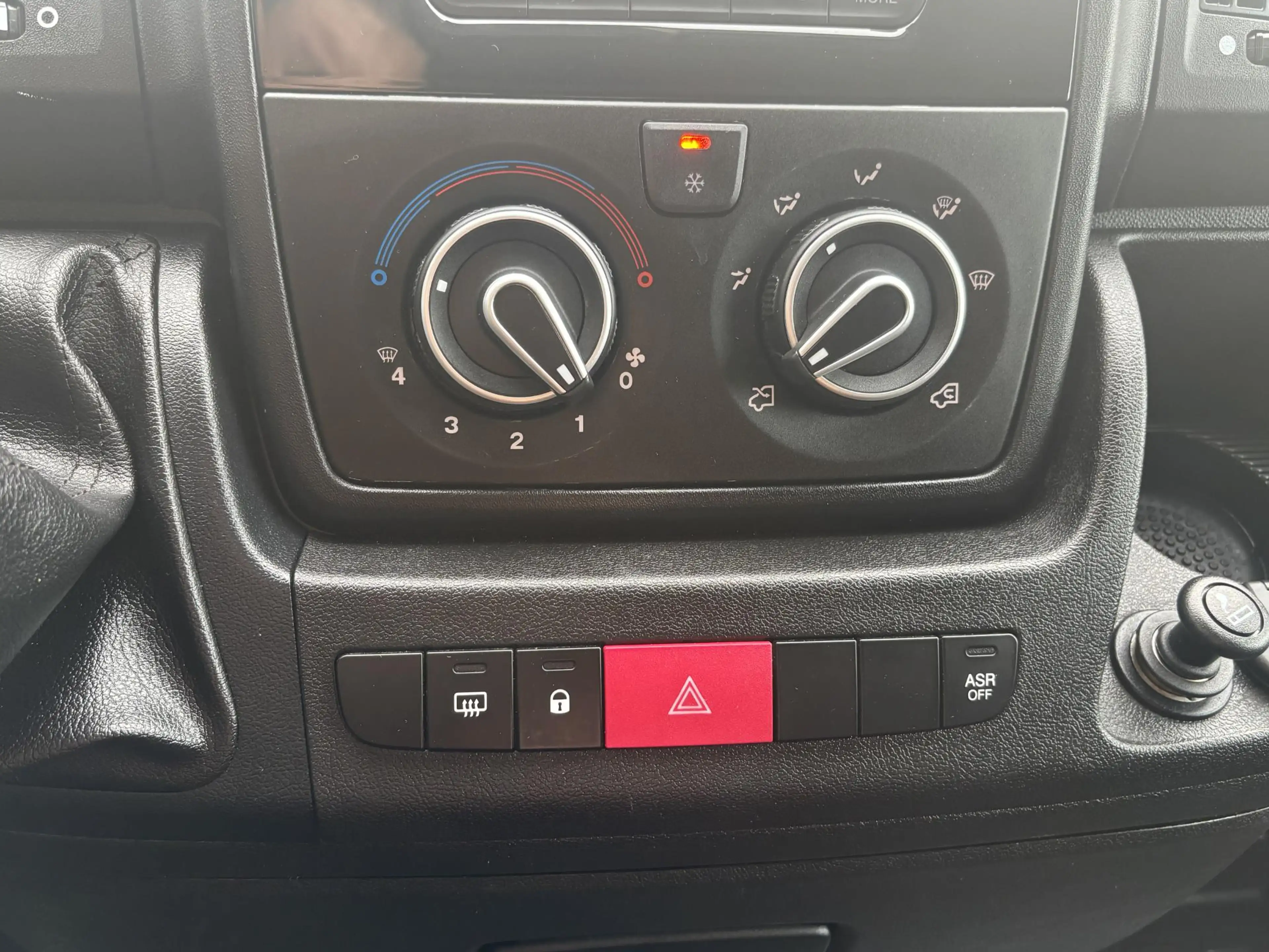 Peugeot Boxer 2.2 BlueHDi 165 L4*LUCHTVERING*HAAK*A/C*CRUISE* — photo 37