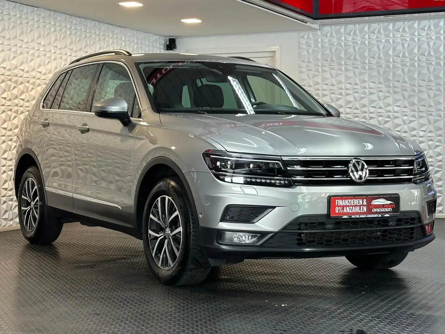 Volkswagen Tiguan 2.0TSI COMFORTLINE 4M* LED#ACC#HUD#SHZ#VC Zilver - 2