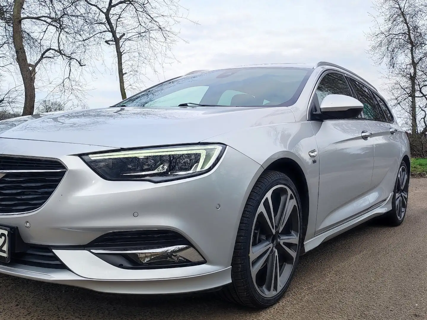 Opel Insignia Sports Tourer 2.0 Diesel Exclusive OPC Line Silber - 1
