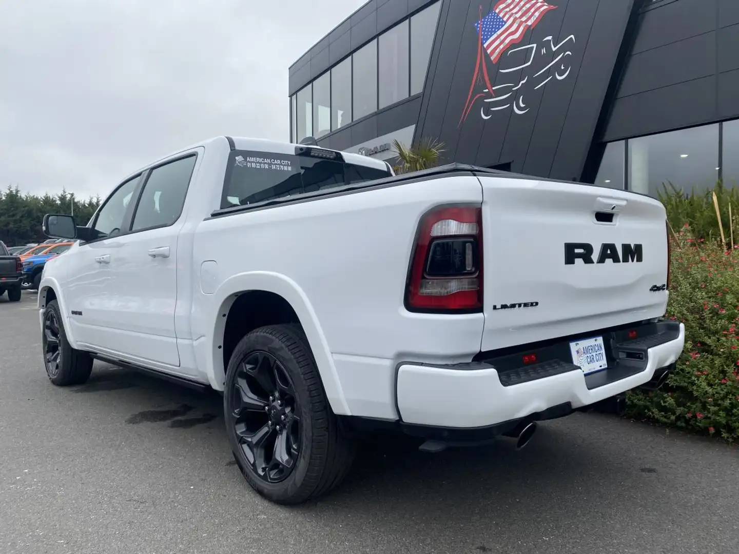 Dodge RAM 1500 Crew Limited Night Edition Blanc - 2