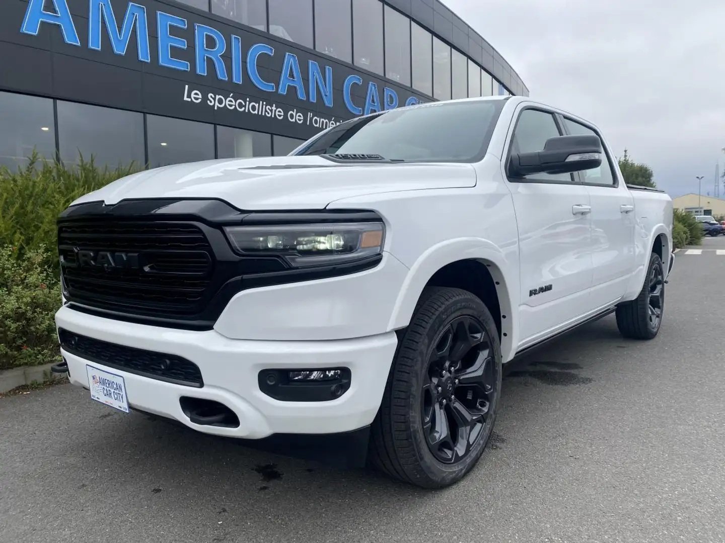 Dodge RAM 1500 Crew Limited Night Edition Blanc - 1
