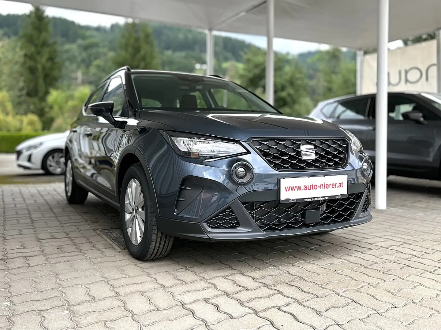 SEAT Arona 1,0 Eco TSI Reference Edition Grau - 2