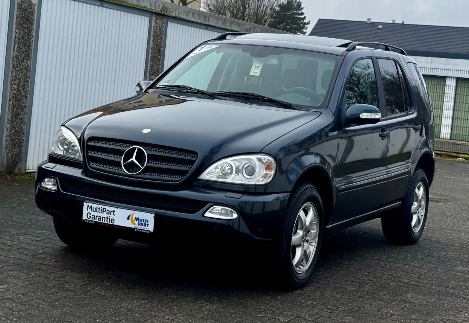 Mercedes-Benz ML 270 Schwarz - 2