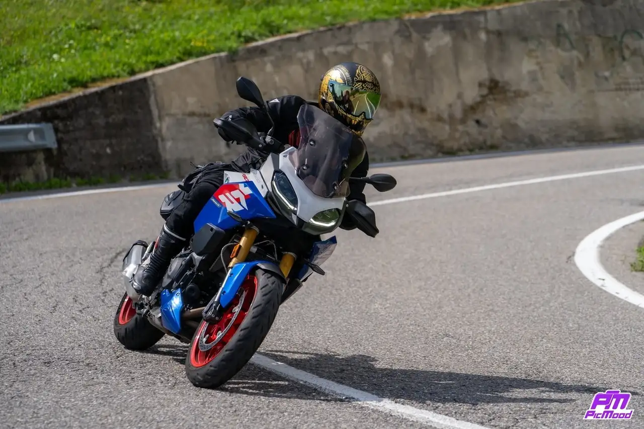 BMW F 900 XR