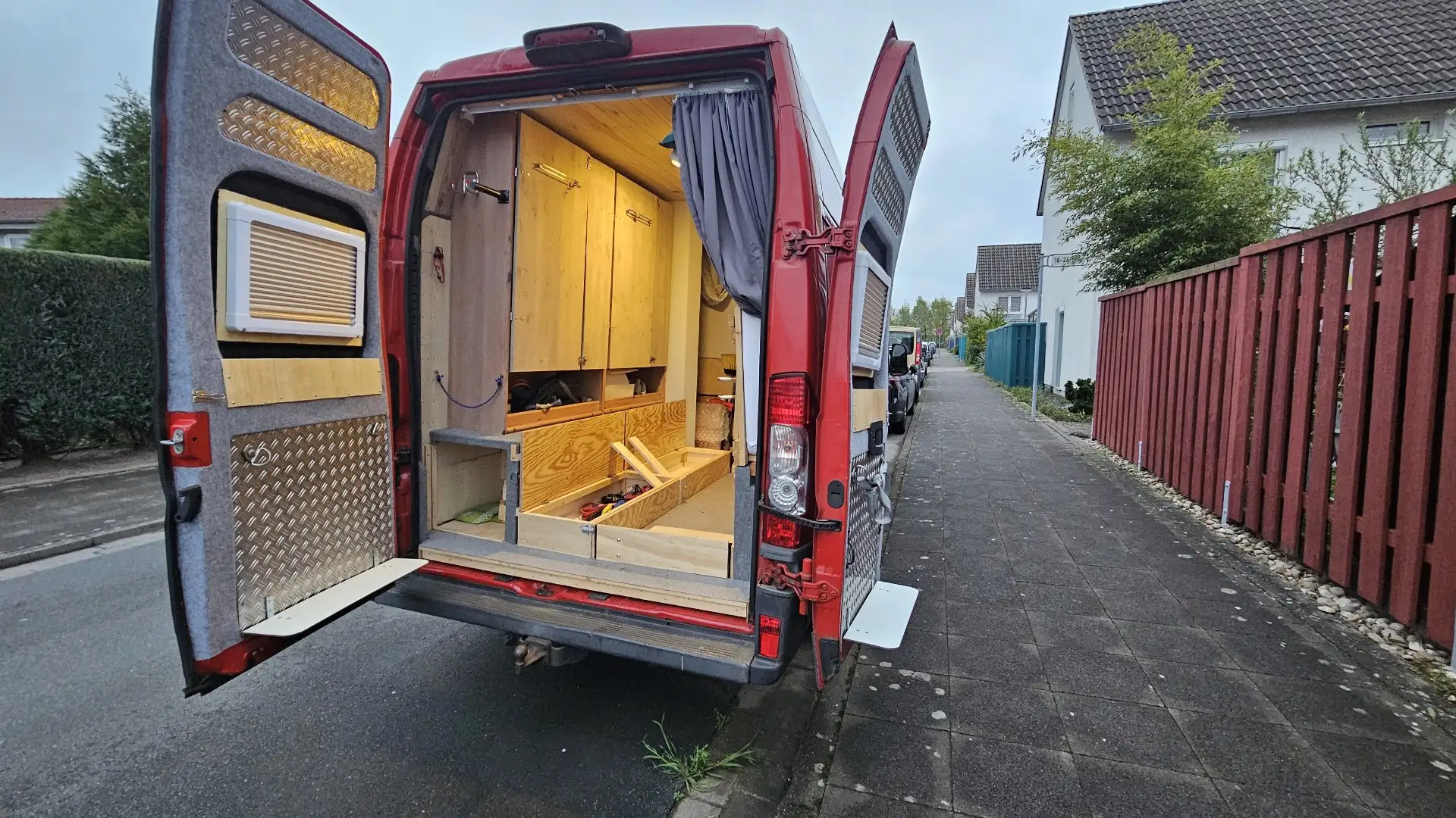 Fiat Ducato Selbstgebautes Wohnmobil Fiat Ducato Maxi Basis Rot - 1