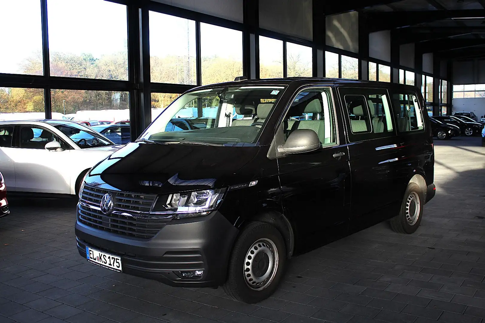 Volkswagen T6 Caravelle 2.0 TDI Autom. 9-Sitzer, AHK Zwart - 1