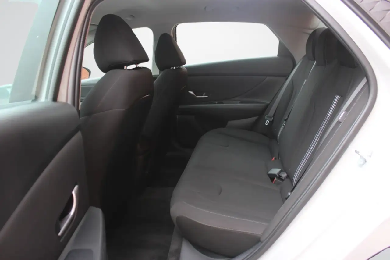 Hyundai ELANTRA снимка Hyundai ELANTRA