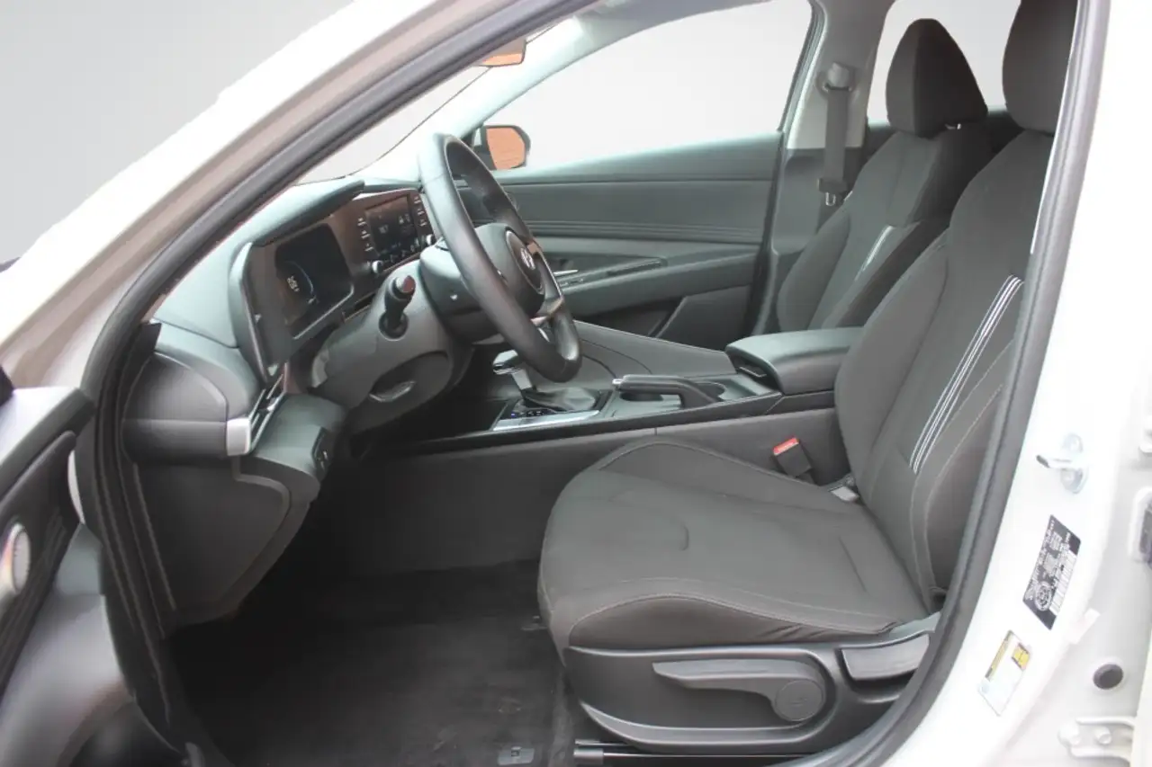 Hyundai ELANTRA снимка Hyundai ELANTRA