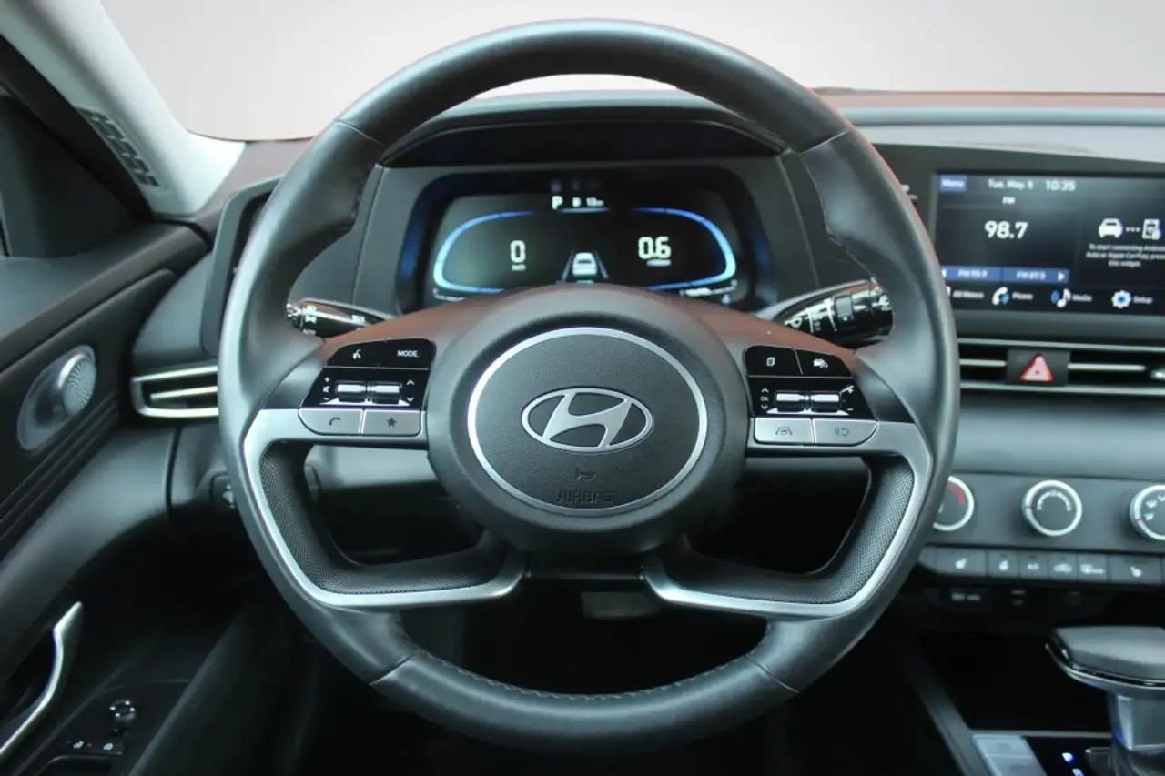 Hyundai ELANTRA снимка Hyundai ELANTRA