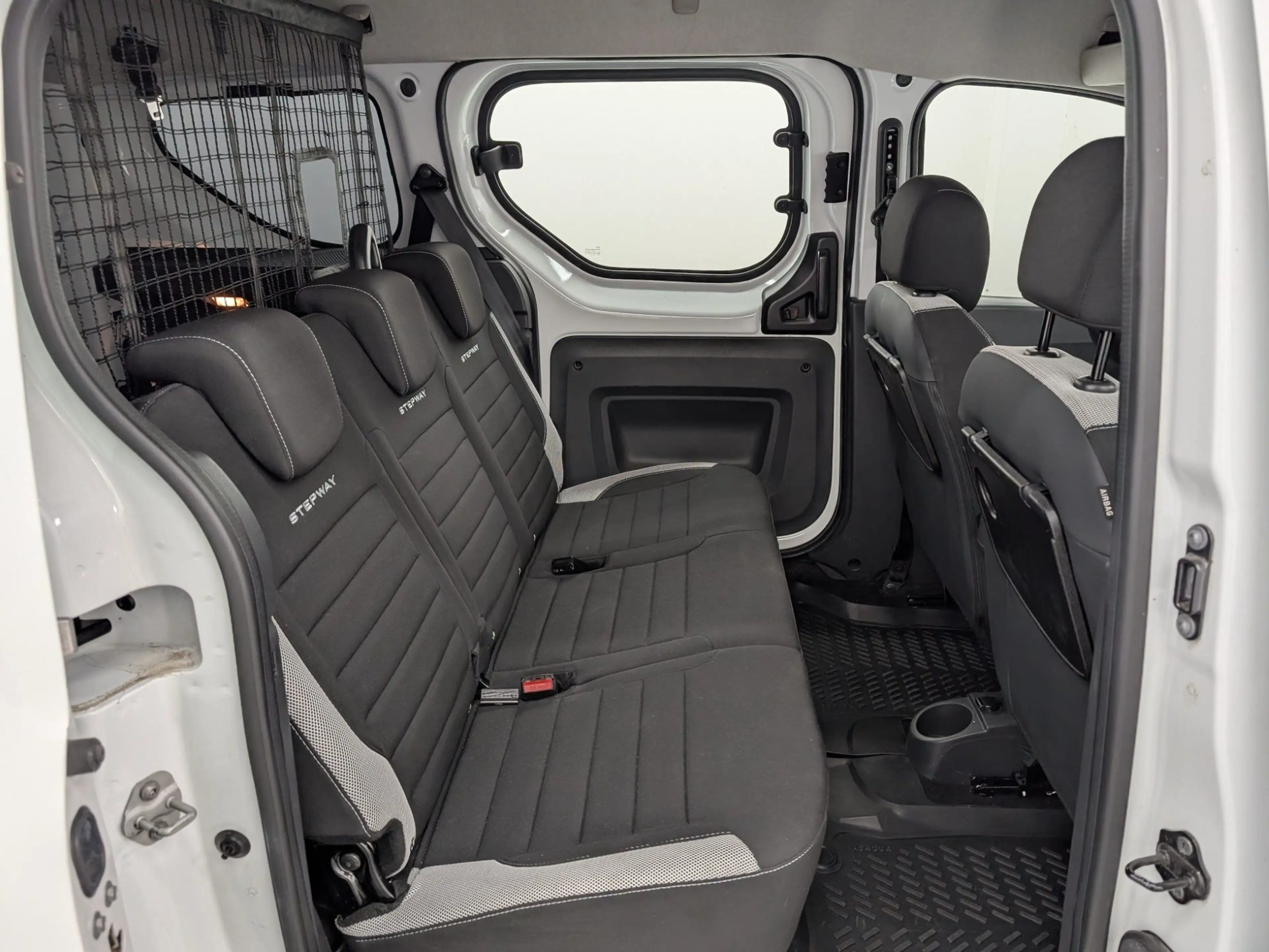 Dacia Dokker Stepway Plus TCe 130 Navi AHK Kamera — photo 12