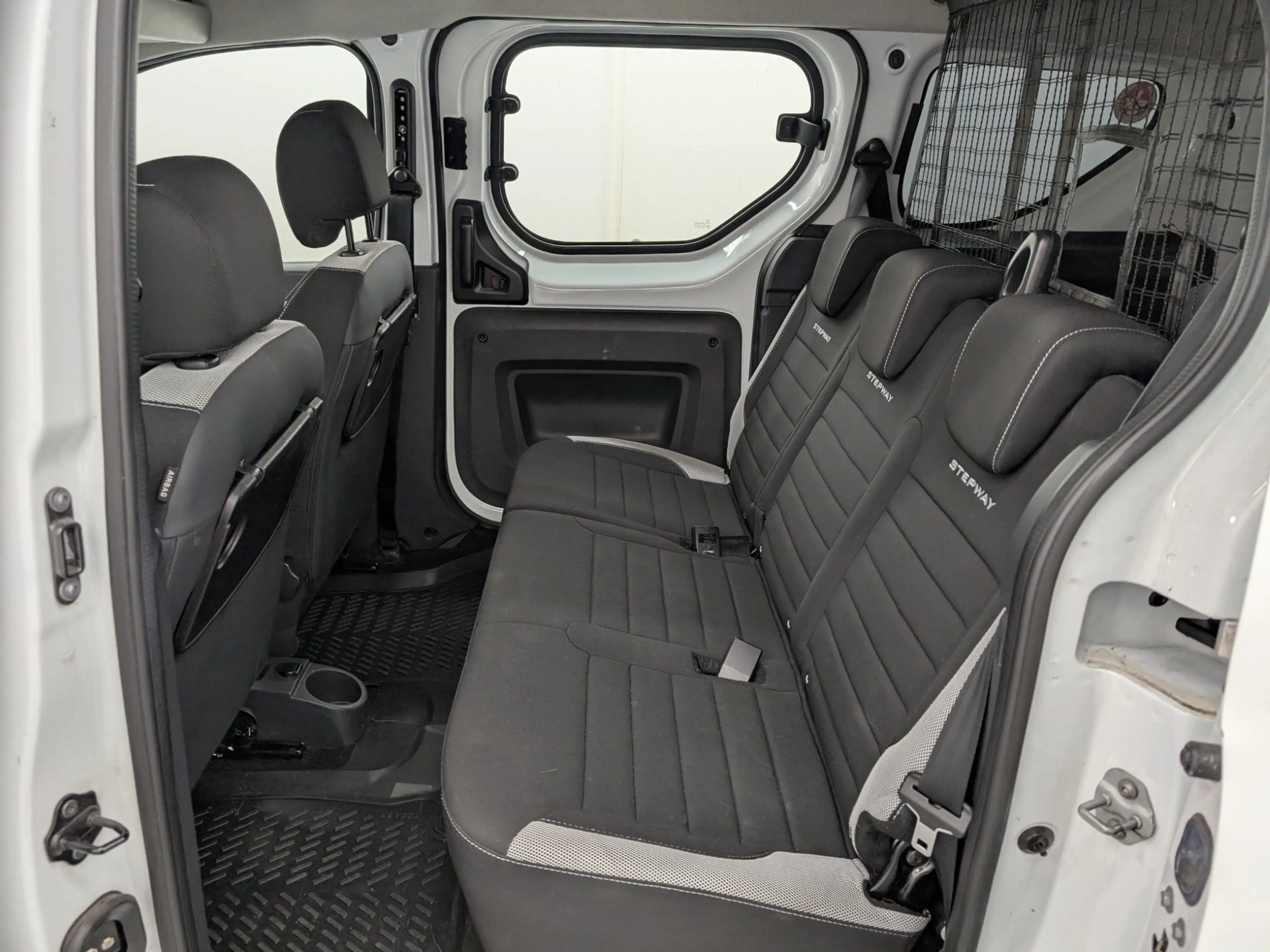 Dacia Dokker Stepway Plus TCe 130 Navi AHK Kamera — photo 9