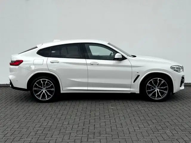 BMW X4 view 4