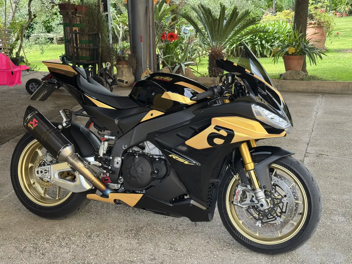 Aprilia RSV4 factory - 1