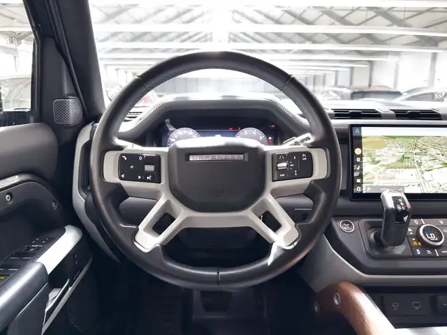 Land Rover Defender view 10