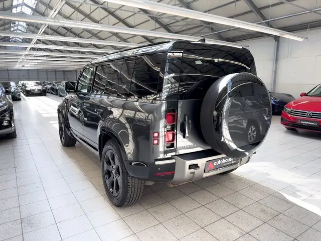 Land Rover Defender view 4