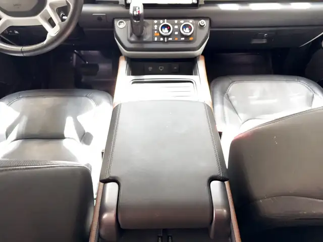 Land Rover Defender view 14