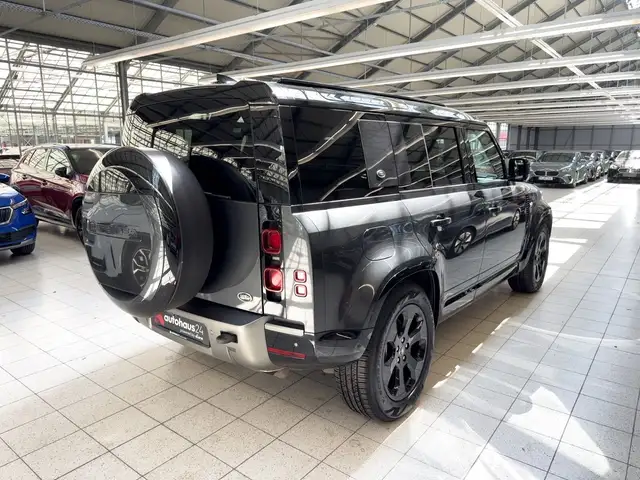 Land Rover Defender view 5