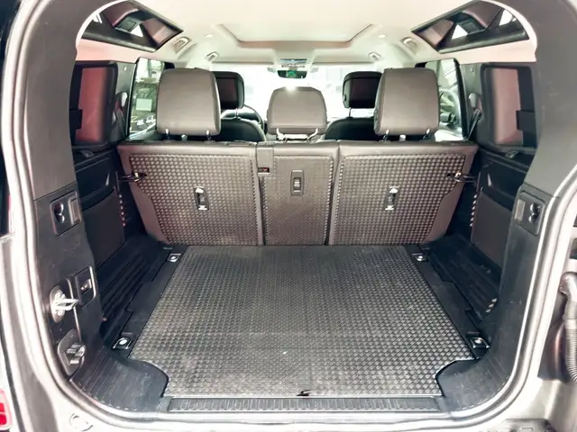 Land Rover Defender view 6