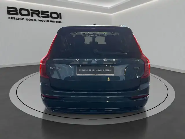 Volvo XC90 view 4
