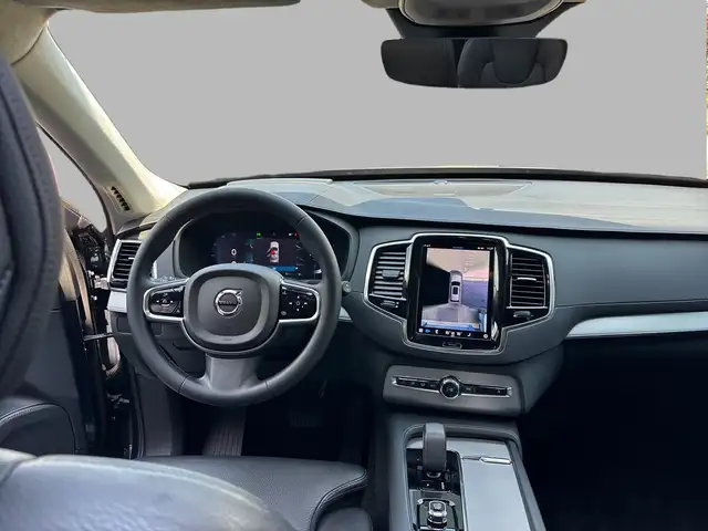 Volvo XC90 view 9