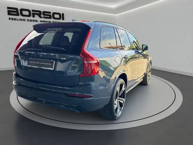 Volvo XC90 view 5