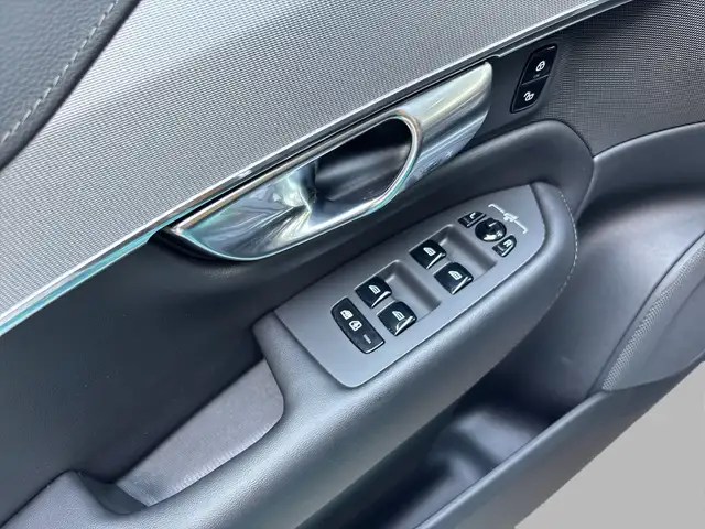 Volvo XC90 view 13