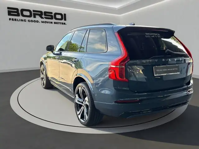 Volvo XC90 view 3