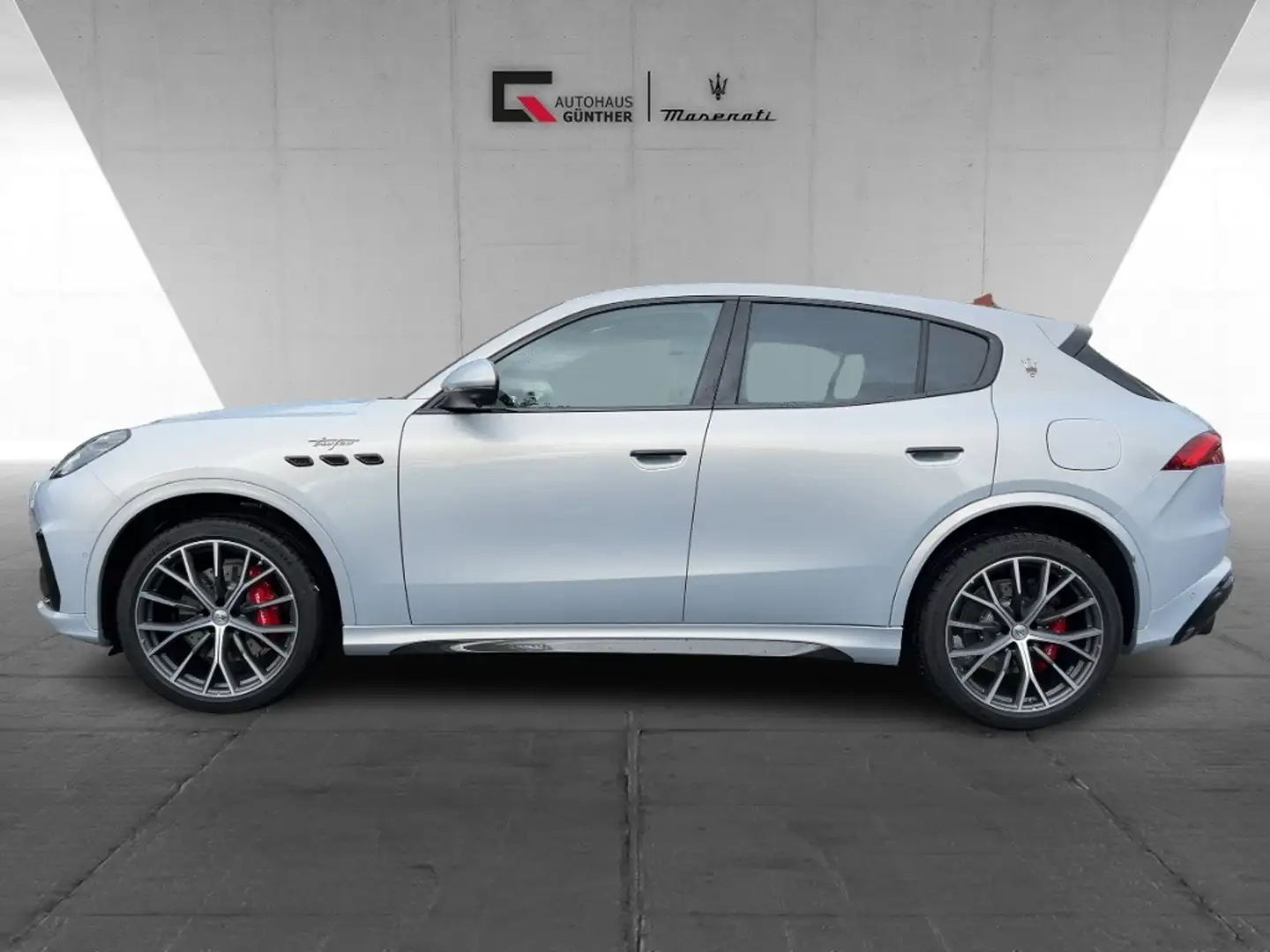 Maserati Grecale Trofeo V6 530HP AWD MY24 -Carbon -AHK -Pano Weiß - 2