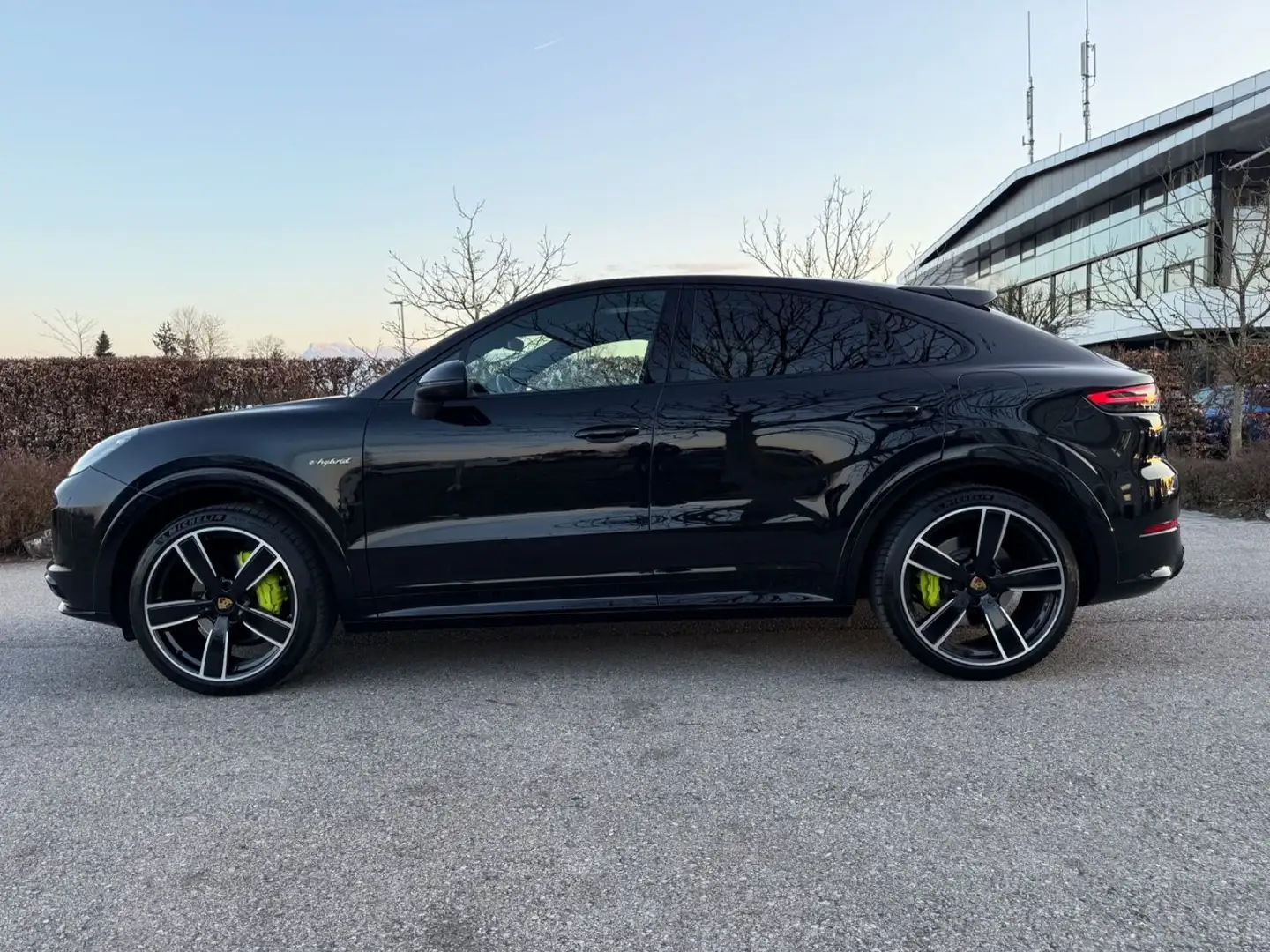 Porsche Cayenne Coupe E-Hybrid*Sport-Chrono Paket Plus* Schwarz - 2