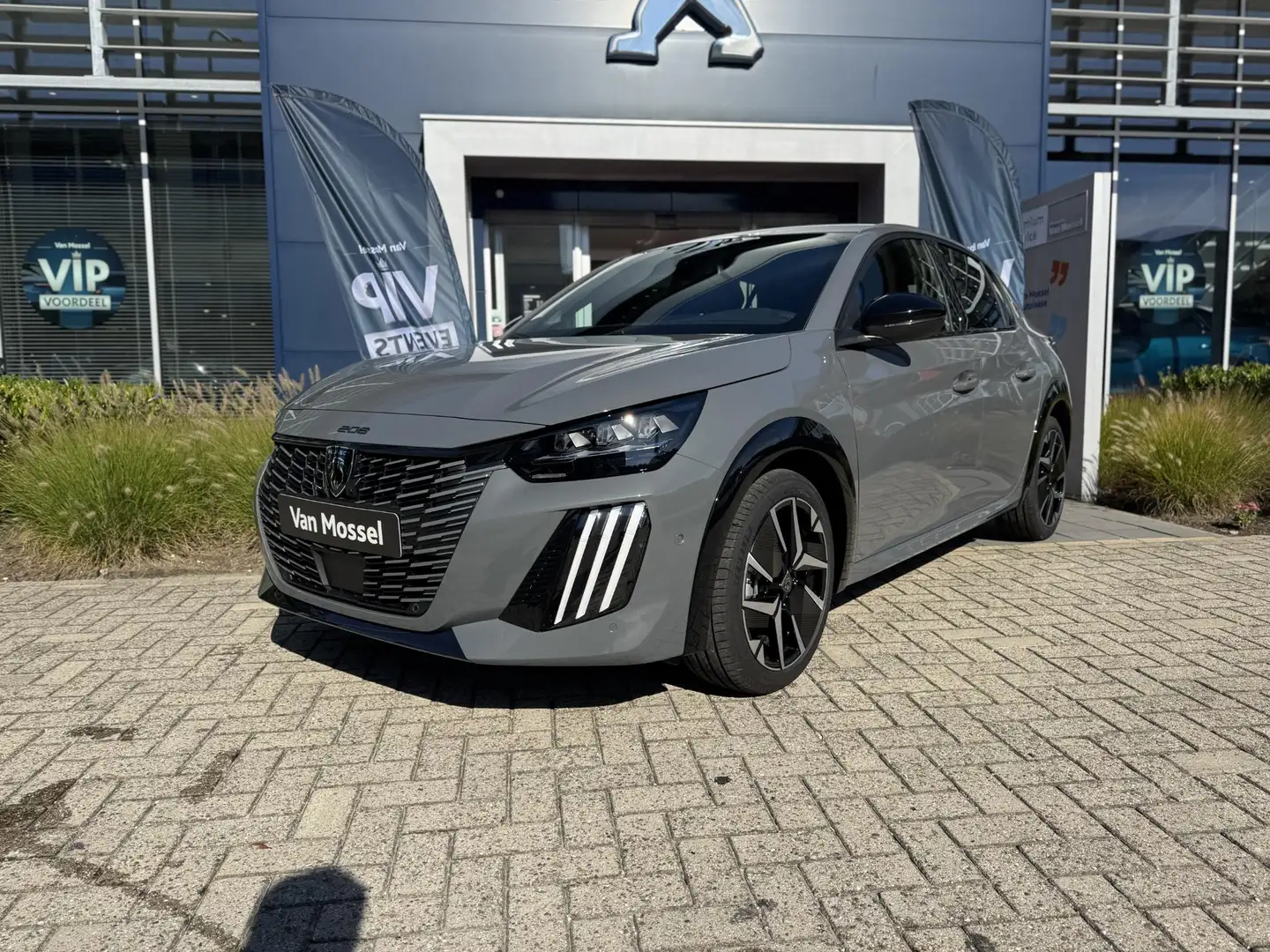 Peugeot 208 Hybrid 110 e-DCS6 GT Grau - 2