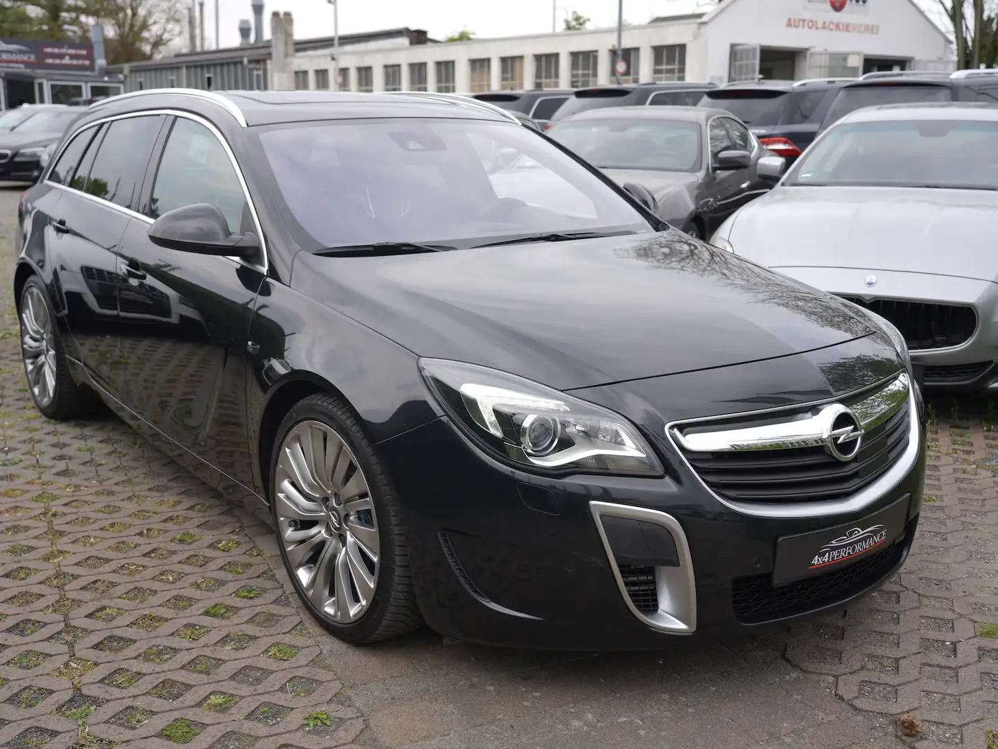 Opel Insignia 2.8i OPC ST Auto.*Unlimited*MEGA VOLL+AHK* Zwart - 1