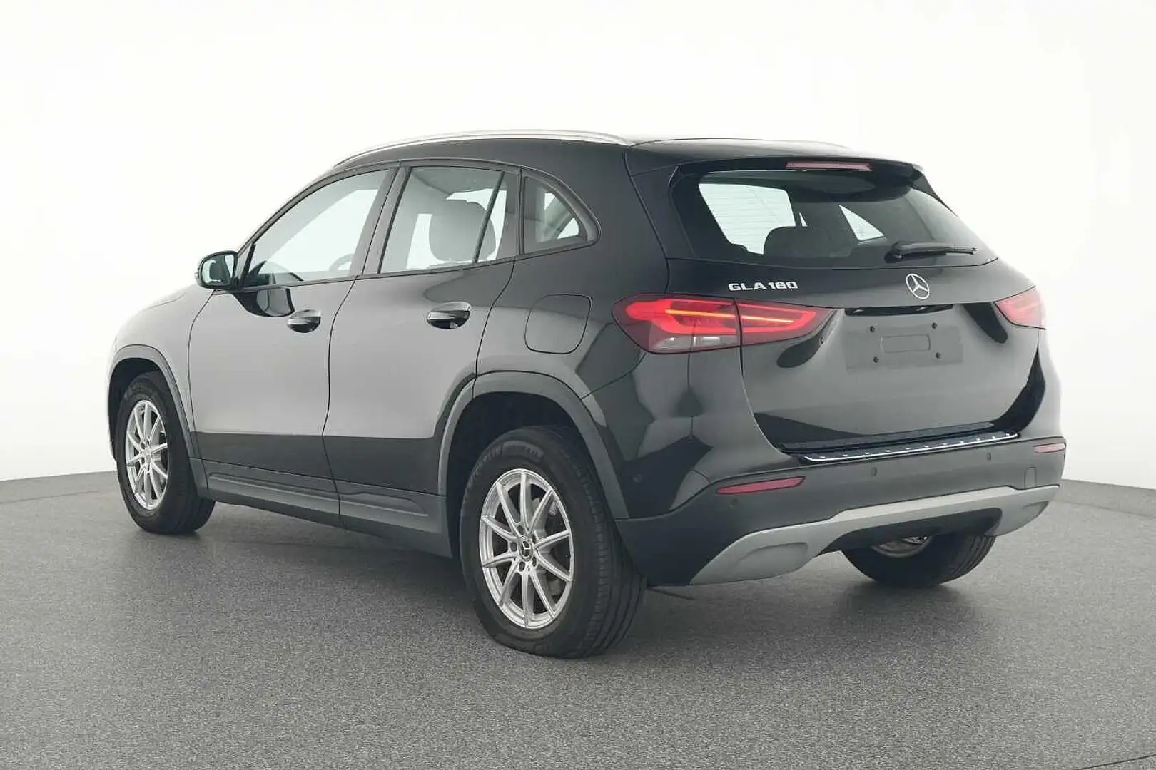 Mercedes-Benz GLA 180 Off-Roader Noir - 2