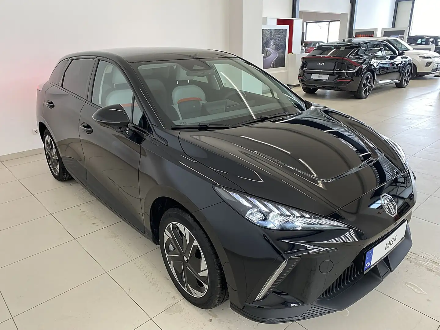 MG MG4 EV 64 kWh Luxury Schwarz - 2