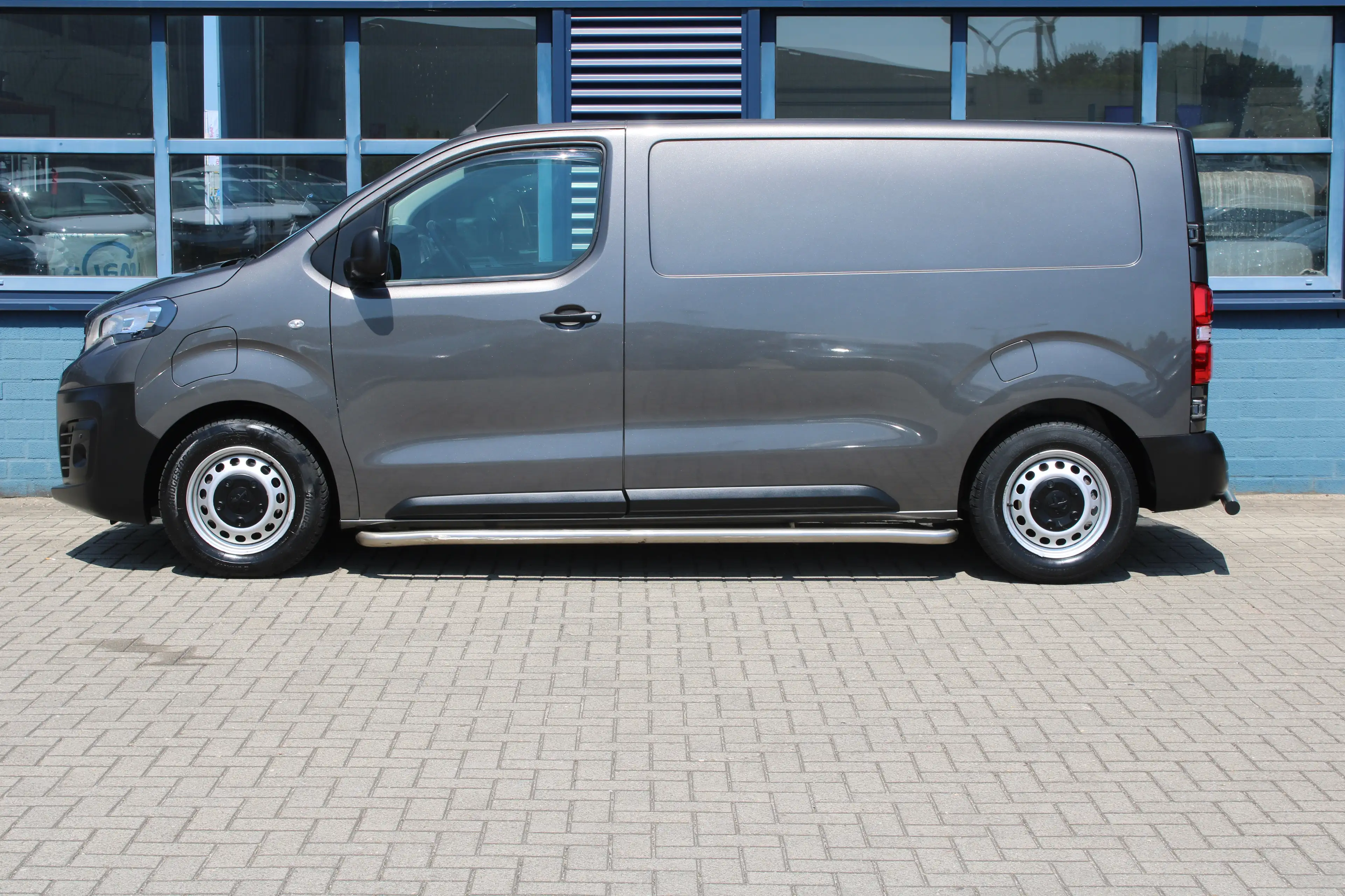 Peugeot e-Expert L2 75 kWh | CAMERA | BETIMMERING | SIDE + BACK BAR — photo 3