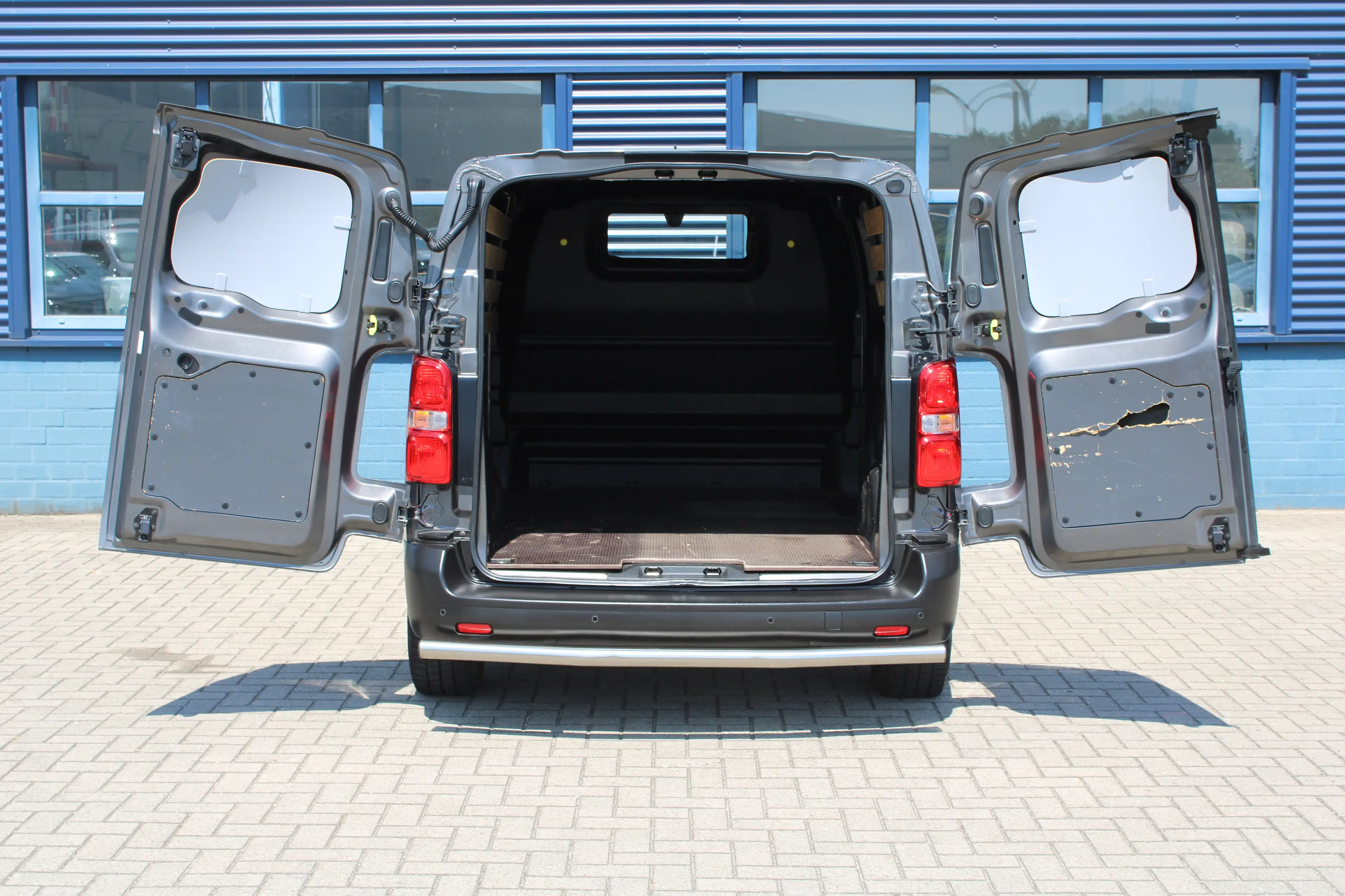Peugeot e-Expert L2 75 kWh | CAMERA | BETIMMERING | SIDE + BACK BAR — photo 6