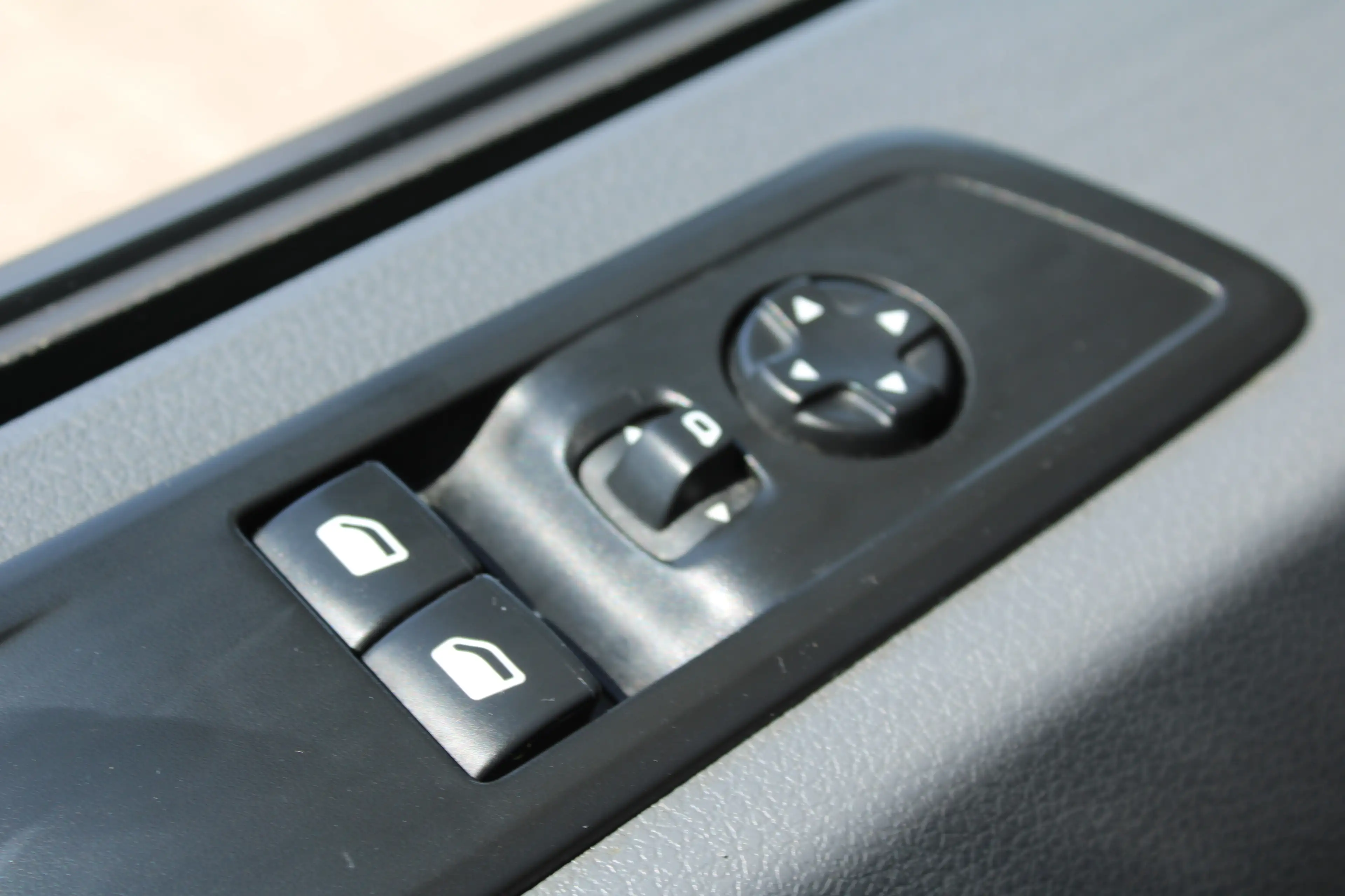 Peugeot e-Expert L2 75 kWh | CAMERA | BETIMMERING | SIDE + BACK BAR — photo 15
