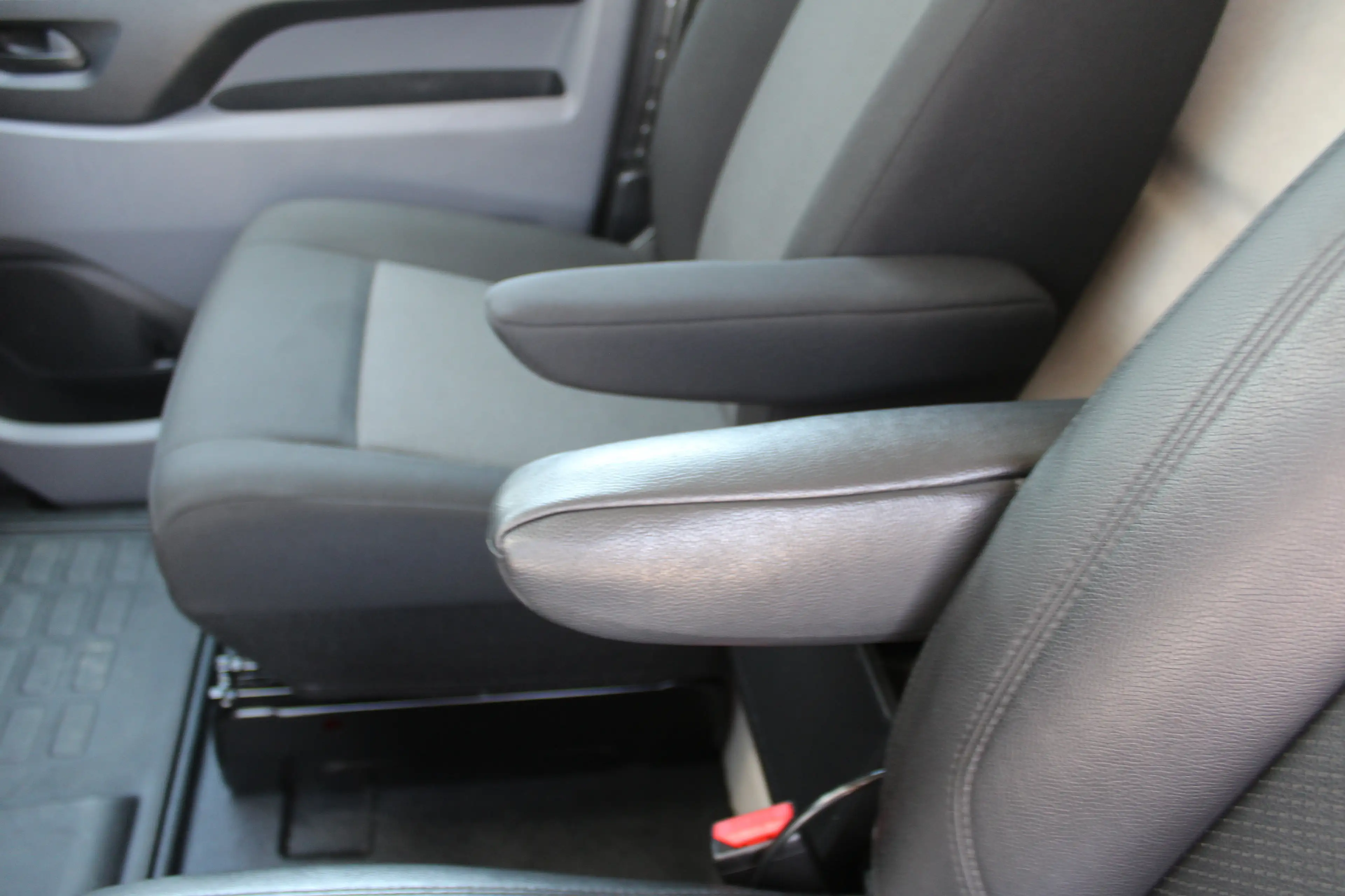 Peugeot e-Expert L2 75 kWh | CAMERA | BETIMMERING | SIDE + BACK BAR — photo 14